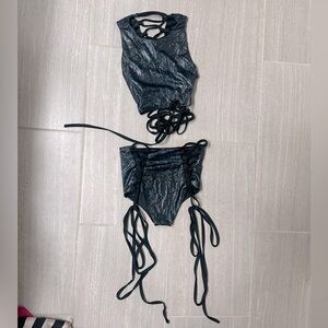 Stylish Black Two-Piece Women's Outfit